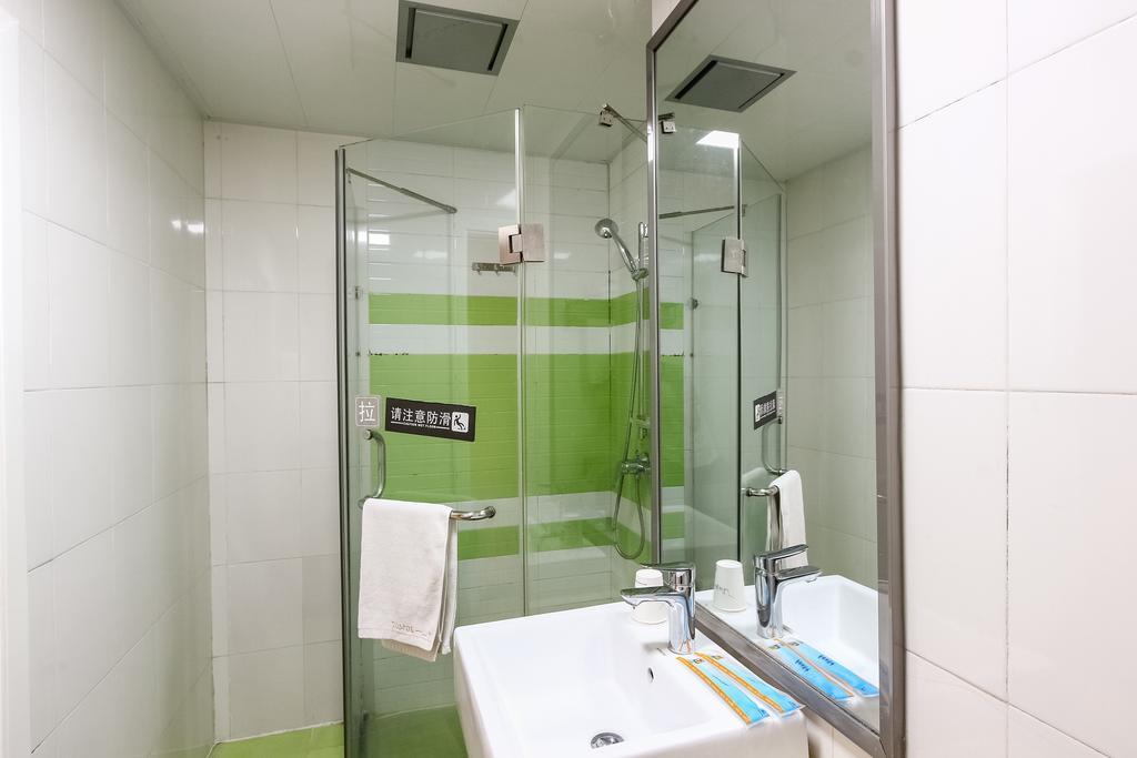 7Days Inn Premium Guangzhou Tianhe West Tiyu Road Subway Station Exterior foto